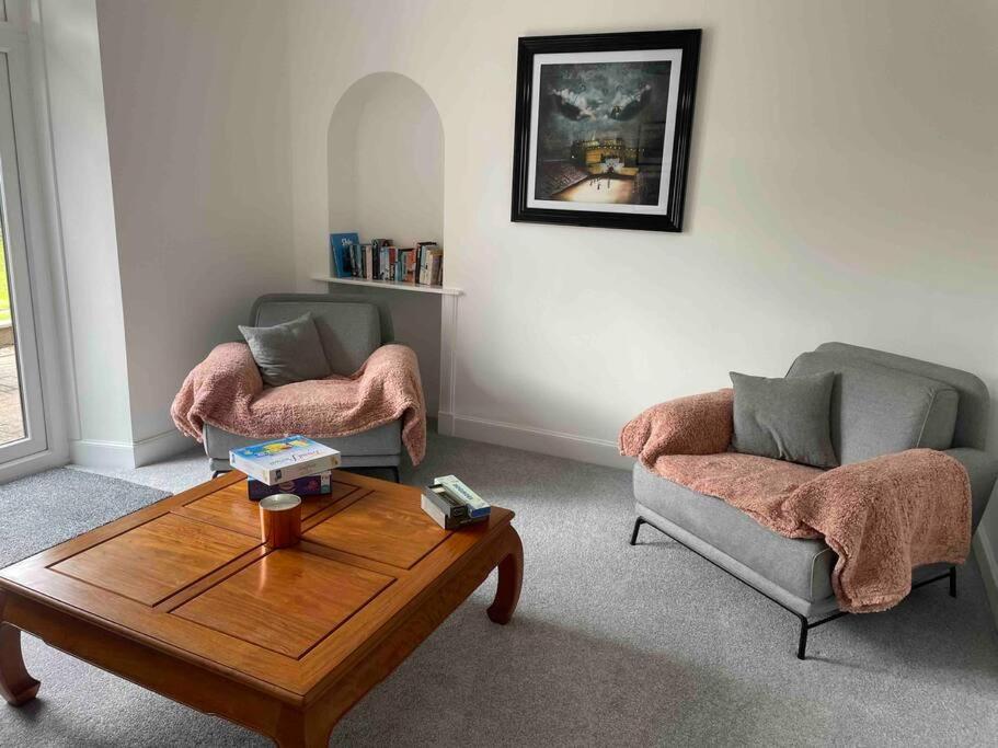 Fantastic Home In Brightons, Falkirk. Polmont Extérieur photo