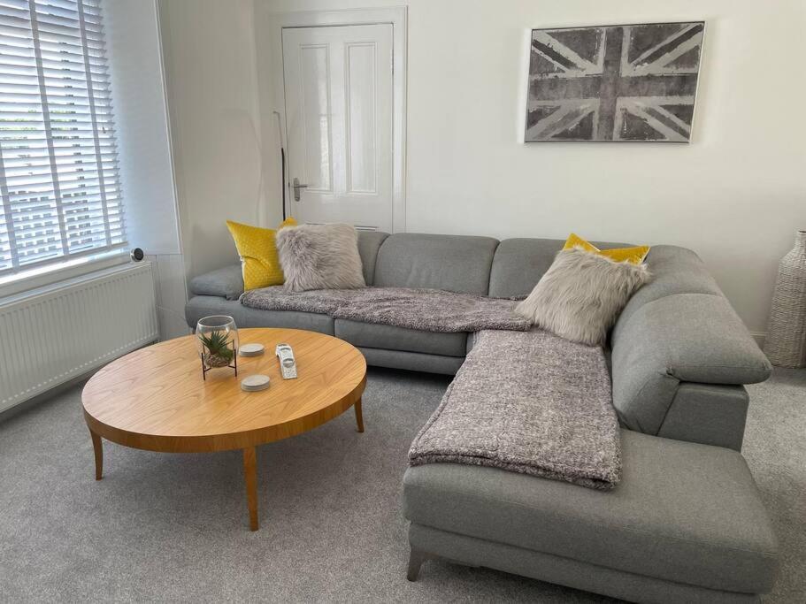 Fantastic Home In Brightons, Falkirk. Polmont Extérieur photo